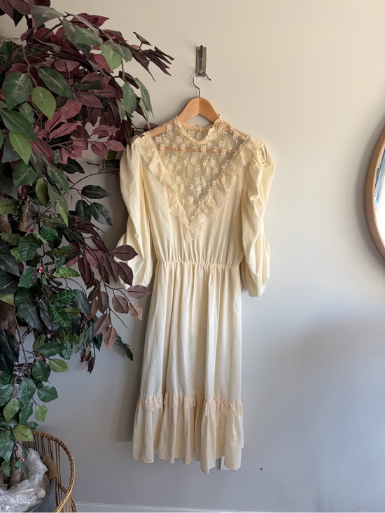 Vintage Dresses & Skirts - Vintage Cream Lace-Trim Midi Dress